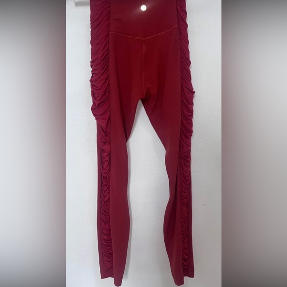 lululemon - Picture 3 of 5